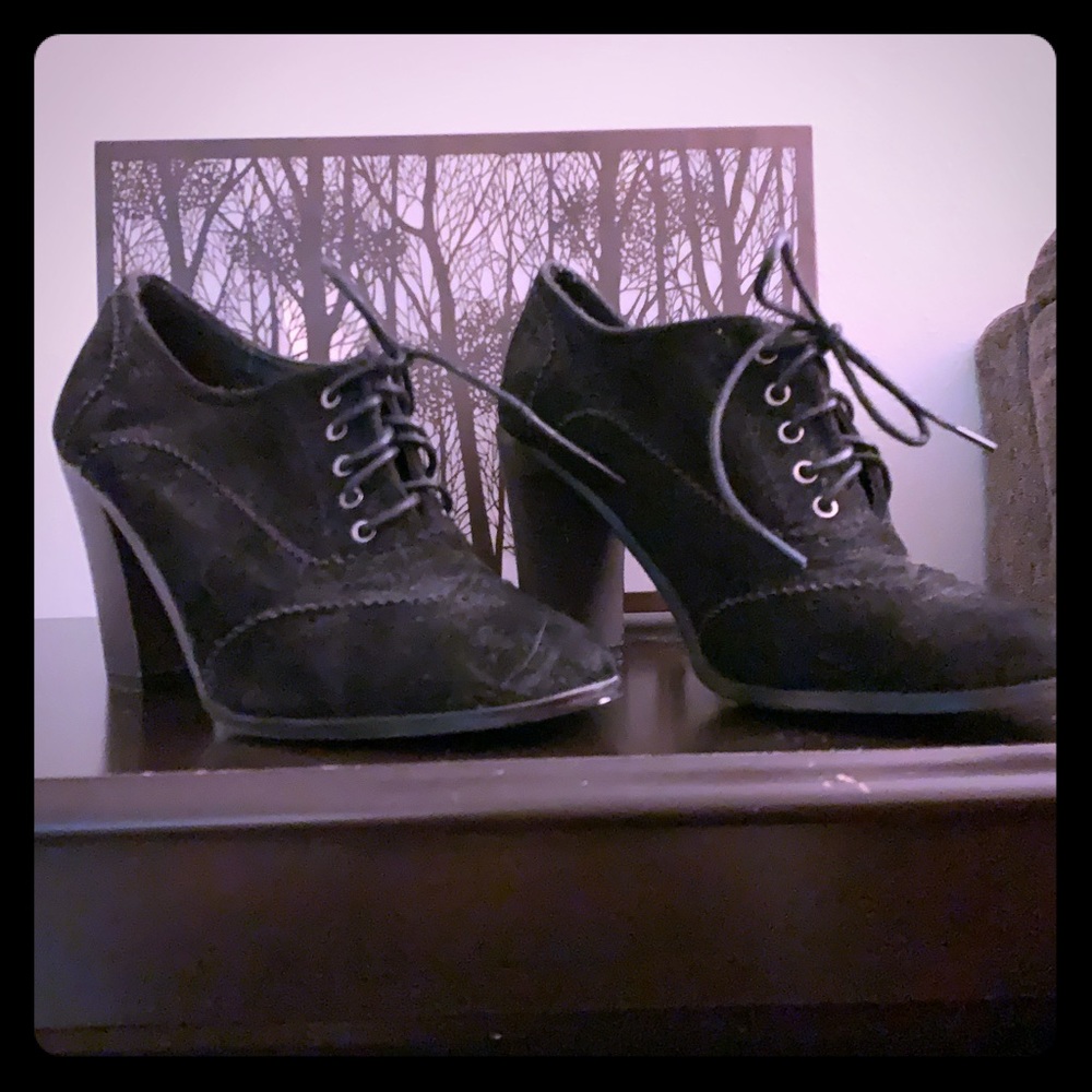 Black Oxford-Style Heels